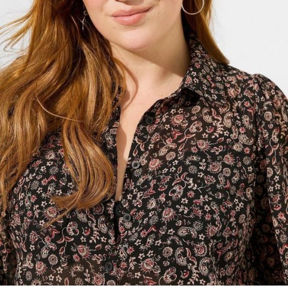 NWT- Torrid Size: 4 ~ Festi Tissue Weight Chiffon Button Front, Puff Sleeve Top - Picture 2 of 6